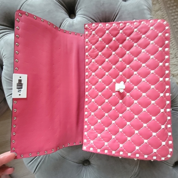 NWOB. VALENTINO GARAVANI quilted pink Spike Shoulder Bag w/ white studs - Picture 11 of 16